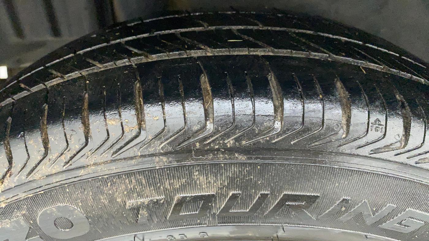 2012 Maruti Swift Dzire VXI, Petrol, Manual, 79,249 km, Right Rear Tyre Tread