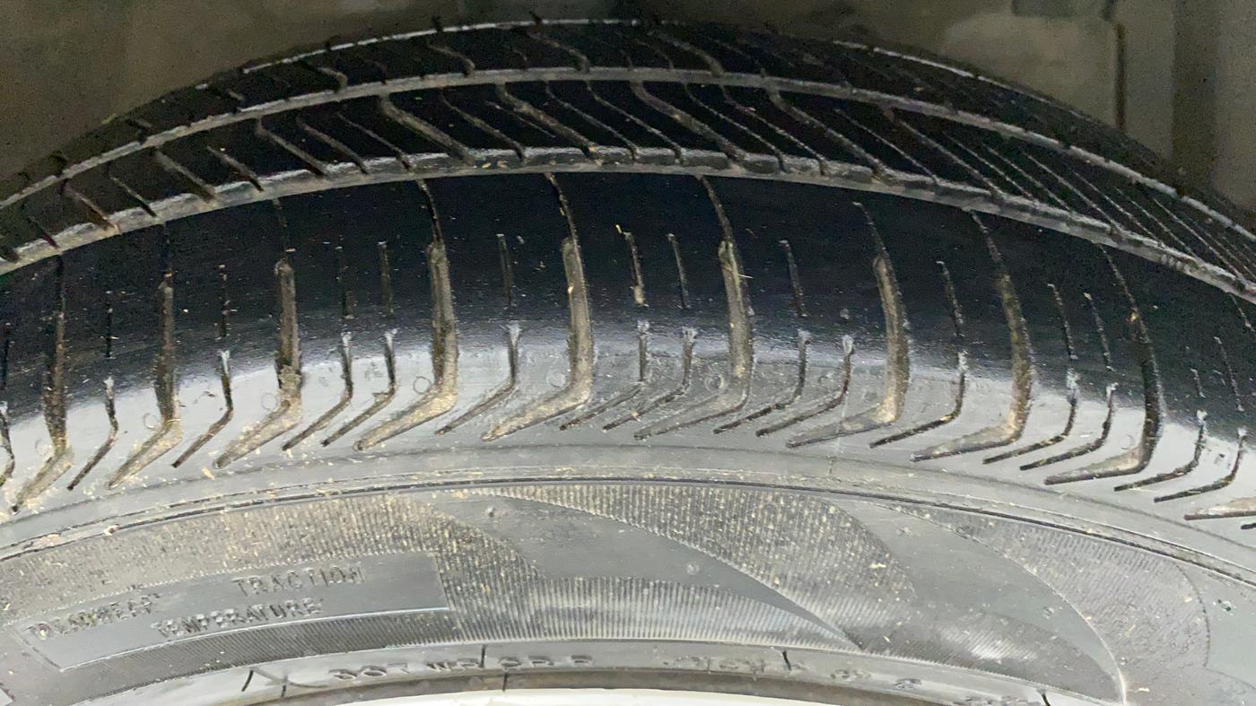 2012 Maruti Swift Dzire VXI, Petrol, Manual, 79,249 km, Right Front Tyre Tread