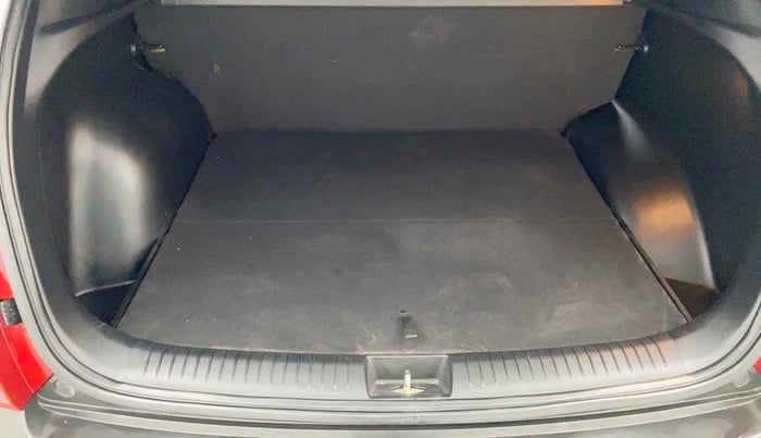 2018 Hyundai Creta SX 1.6 PETROL, Petrol, Manual, 56,592 km, Boot Inside