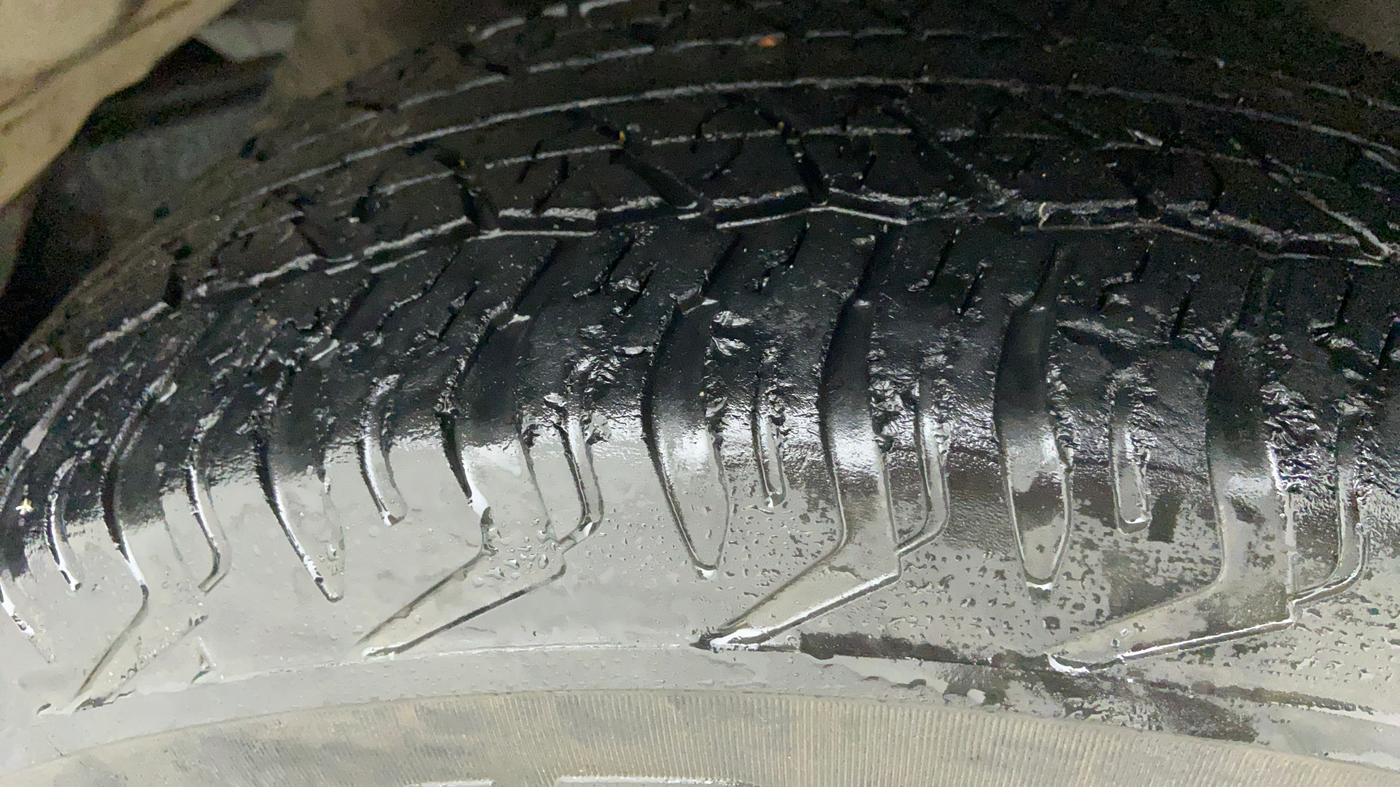 2015 Toyota Fortuner 3.0 AT 4X2, Diesel, Automatic, 1,17,453 km, Right Front Tyre Tread