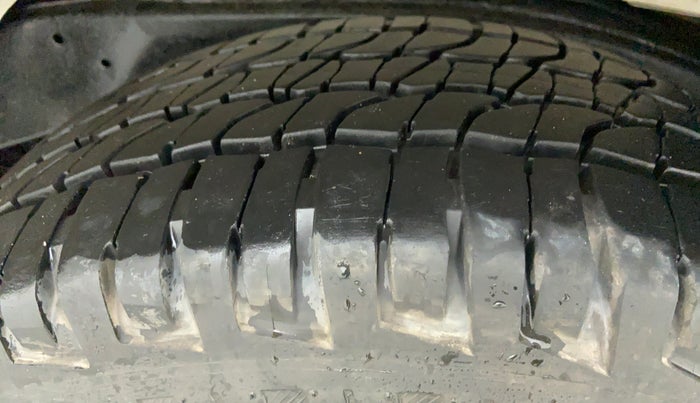 2015 Toyota Fortuner 3.0 AT 4X2, Diesel, Automatic, 1,17,453 km, Left Rear Tyre Tread