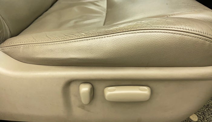 2015 Toyota Fortuner 3.0 AT 4X2, Diesel, Automatic, 1,17,453 km, Driver Side Adjustment Panel