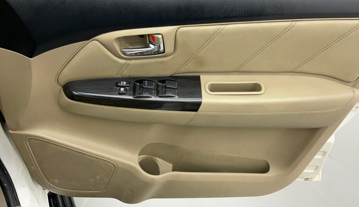 2015 Toyota Fortuner 3.0 AT 4X2, Diesel, Automatic, 1,17,453 km, Driver Side Door Panels Control