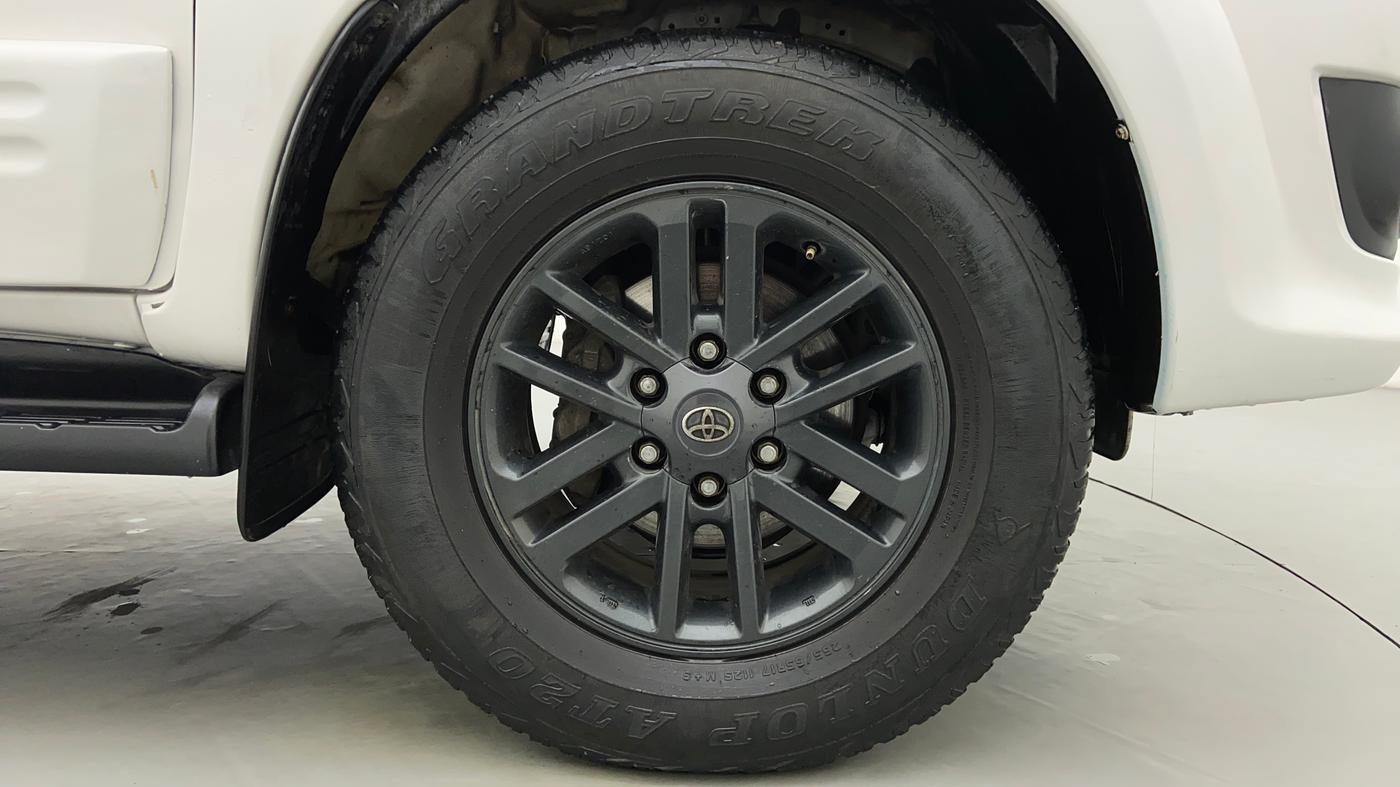 2015 Toyota Fortuner 3.0 AT 4X2, Diesel, Automatic, 1,17,453 km, Right Front Wheel