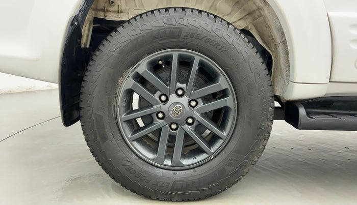 2015 Toyota Fortuner 3.0 AT 4X2, Diesel, Automatic, 1,17,453 km, Right Rear Wheel