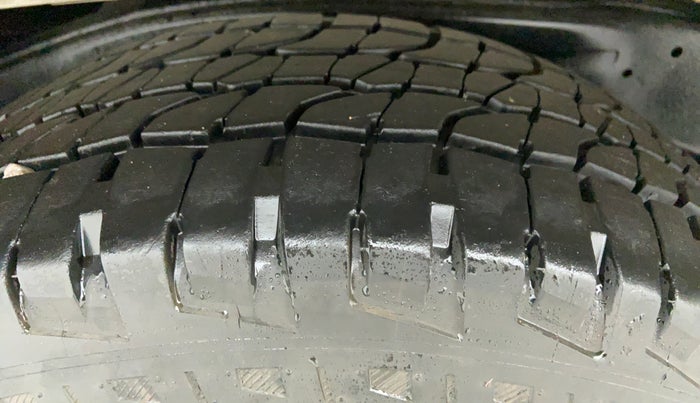 2015 Toyota Fortuner 3.0 AT 4X2, Diesel, Automatic, 1,17,453 km, Right Rear Tyre Tread