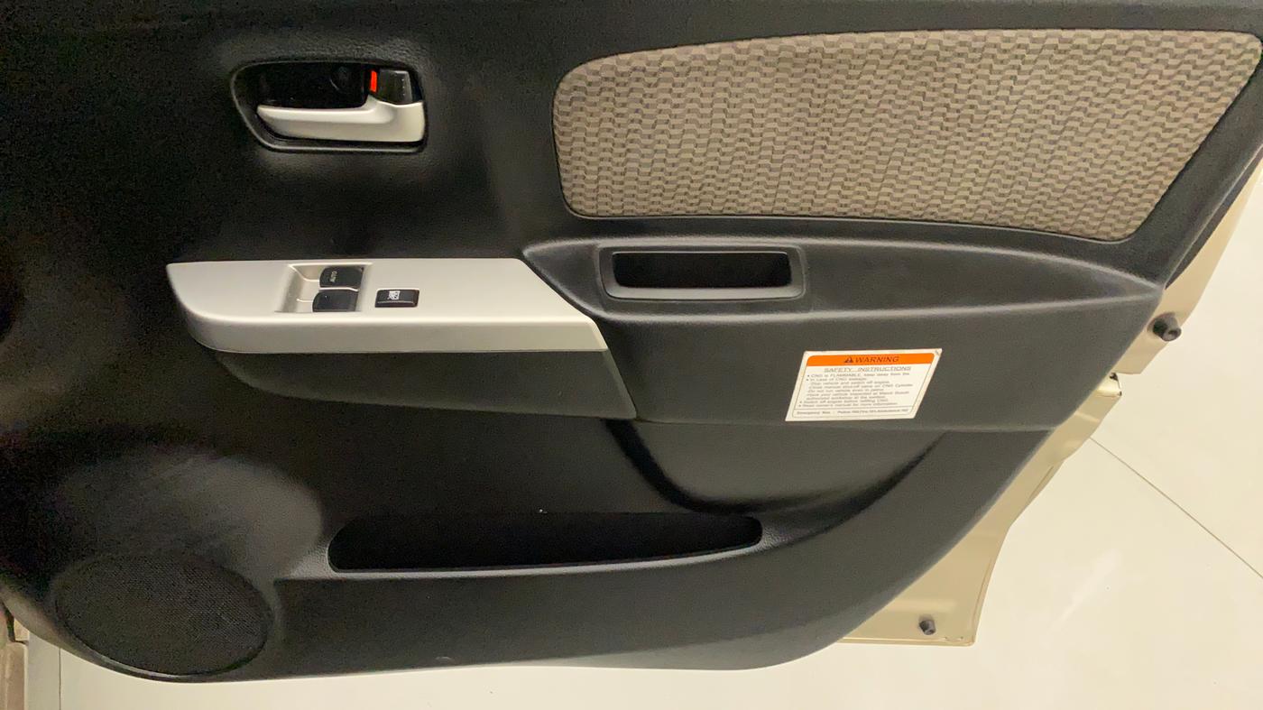 2014 Maruti Wagon R 1.0 LXI CNG, CNG, Manual, 31,813 km, Driver Side Door Panels Control