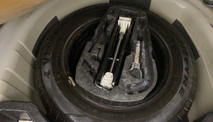 2012 Skoda Rapid AMBITION 1.6 TDI CR MT, Diesel, Manual, 1,25,665 km, Spare Tyre