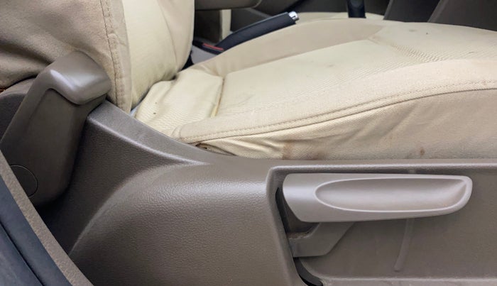 2012 Skoda Rapid AMBITION 1.6 TDI CR MT, Diesel, Manual, 1,25,665 km, Driver Side Adjustment Panel