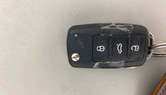 2012 Skoda Rapid AMBITION 1.6 TDI CR MT, Diesel, Manual, 1,25,665 km, Key Close Up