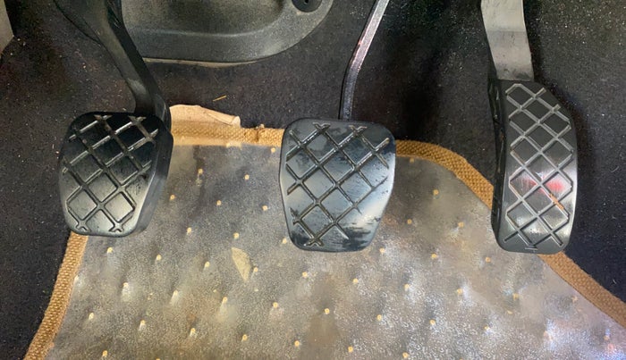 2012 Skoda Rapid AMBITION 1.6 TDI CR MT, Diesel, Manual, 1,25,665 km, Pedals