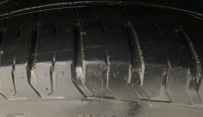 2015 Hyundai Verna FLUIDIC 1.6 VTVT S O AT, Petrol, Automatic, 74,547 km, Right Front Tyre Tread