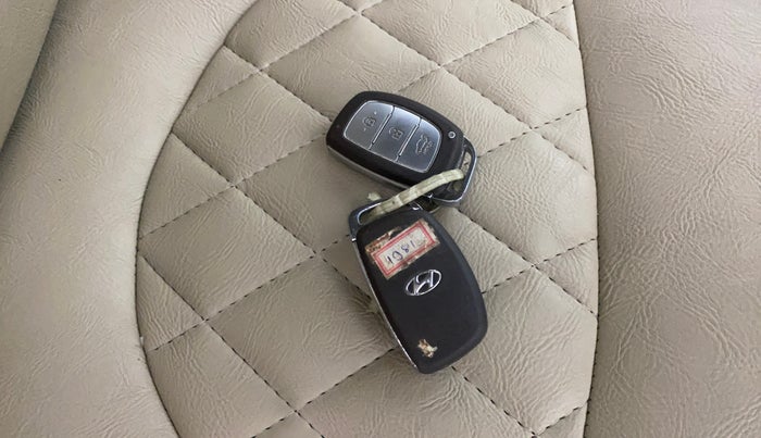 2015 Hyundai Verna FLUIDIC 1.6 VTVT S O AT, Petrol, Automatic, 74,547 km, Key Close Up