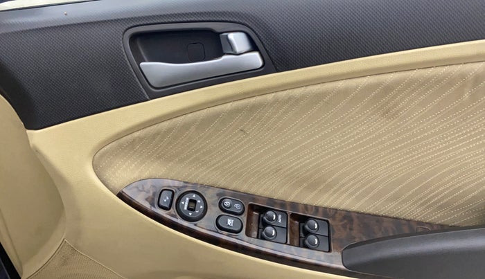 2015 Hyundai Verna FLUIDIC 1.6 VTVT S O AT, Petrol, Automatic, 74,547 km, Driver Side Door Panels Control