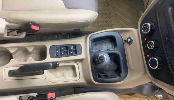 2016 Mahindra TUV300 T4 PLUS, Diesel, Manual, 1,08,591 km, Gear Lever