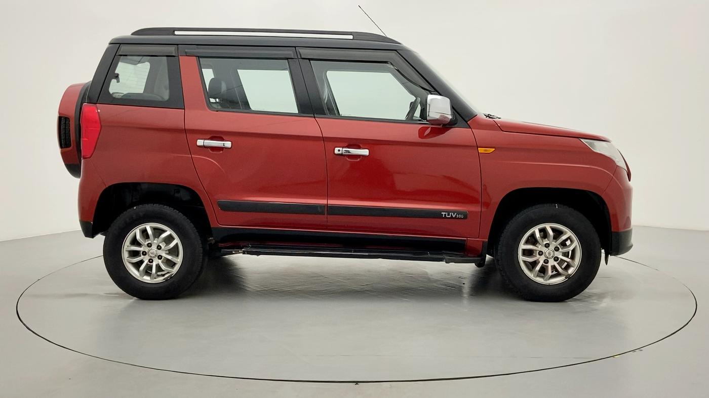2017 Mahindra TUV300 T8 DUAL TONE, Diesel, Manual, 90,613 km, Right Side View