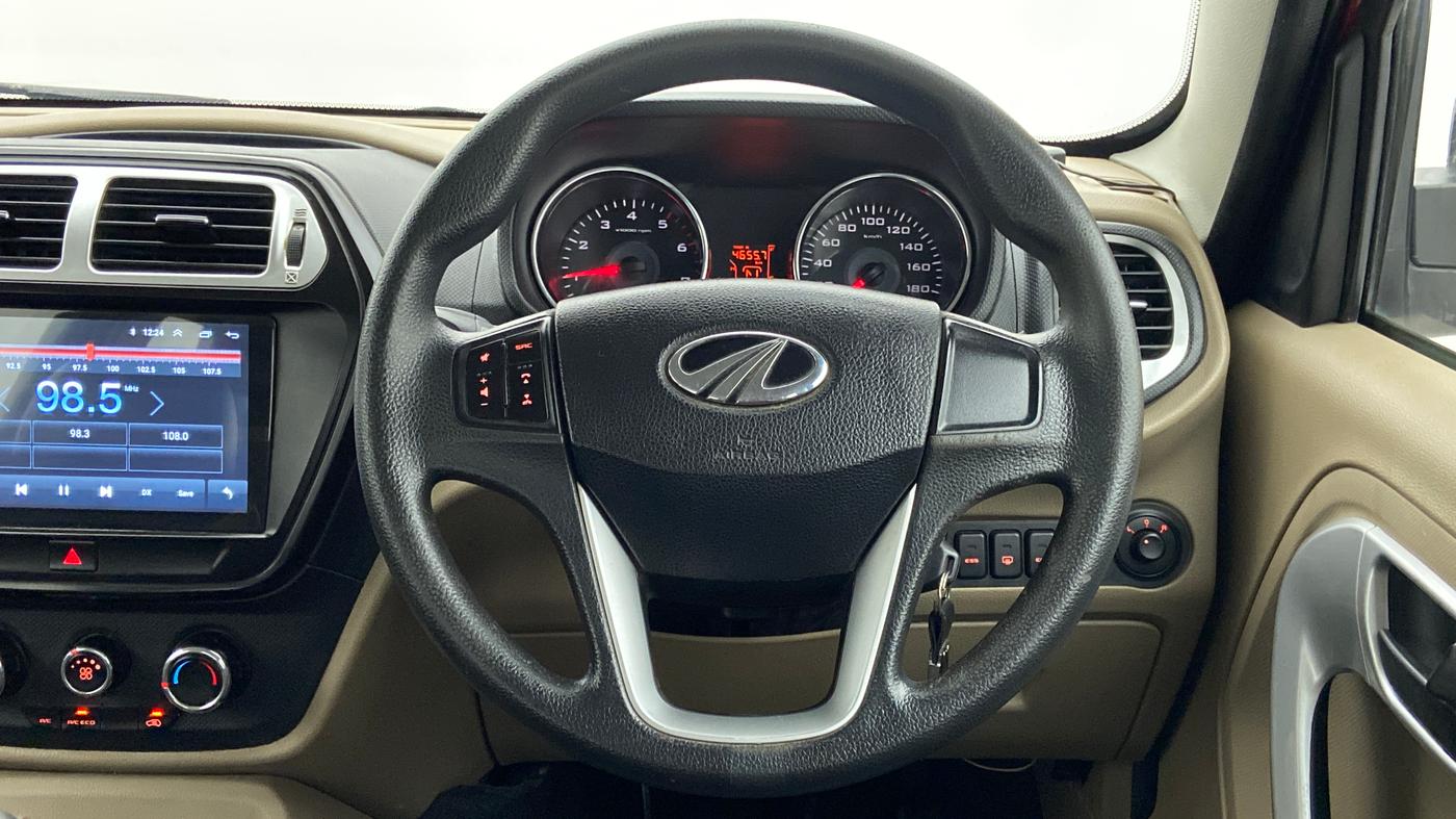 2017 Mahindra TUV300 T8 DUAL TONE, Diesel, Manual, 90,613 km, Steering Wheel Close Up