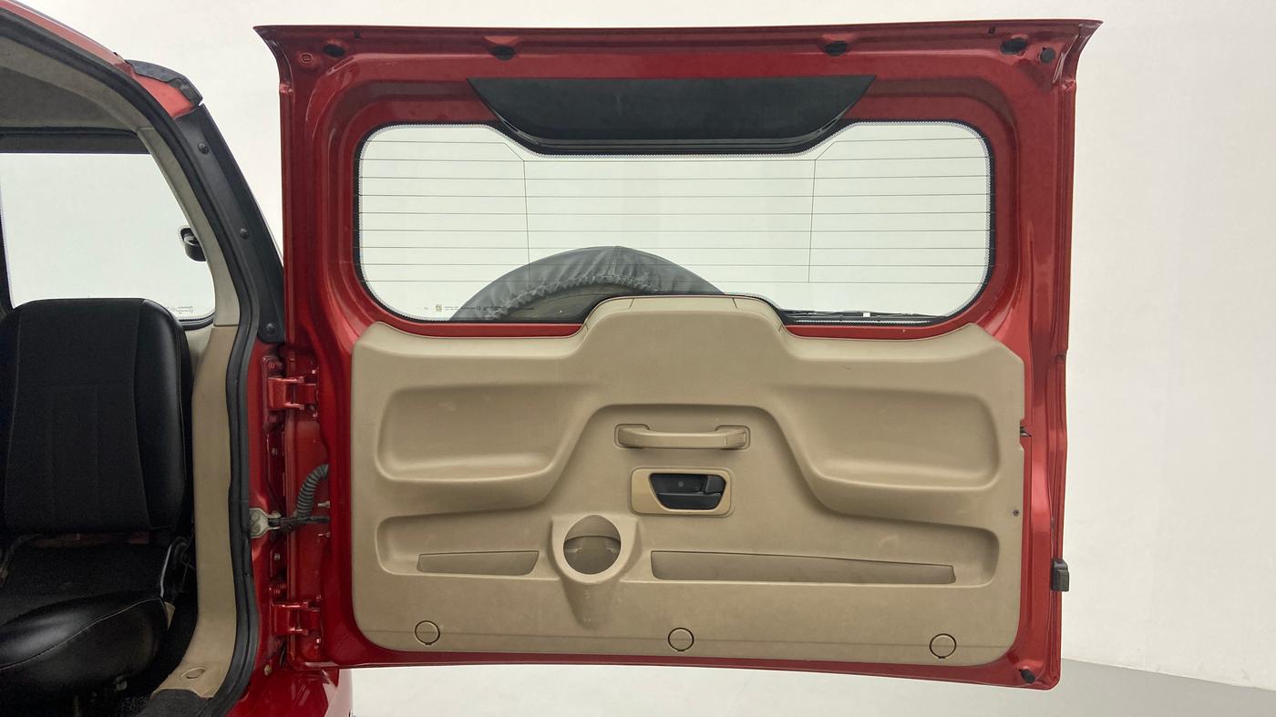 2017 Mahindra TUV300 T8 DUAL TONE, Diesel, Manual, 90,613 km, Boot Door Open