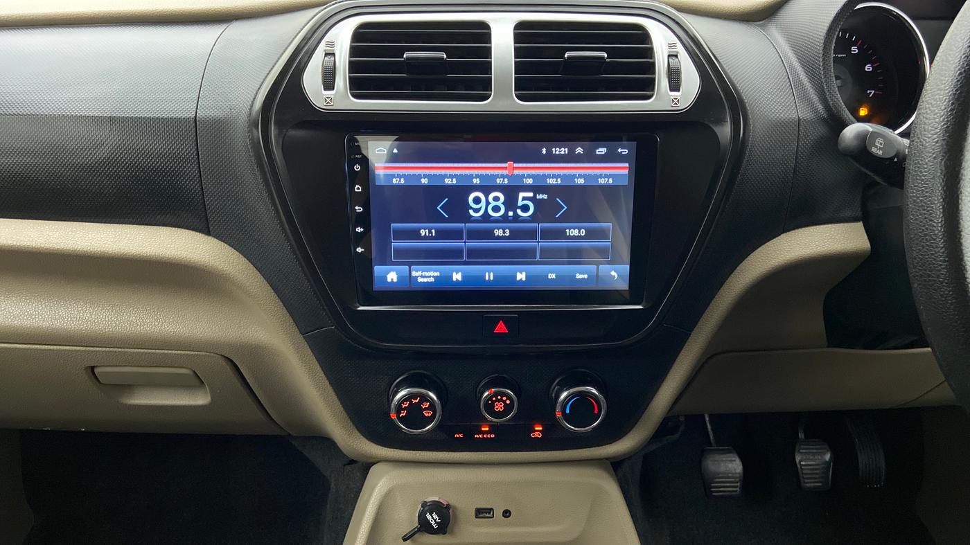 2017 Mahindra TUV300 T8 DUAL TONE, Diesel, Manual, 90,613 km, Air Conditioner