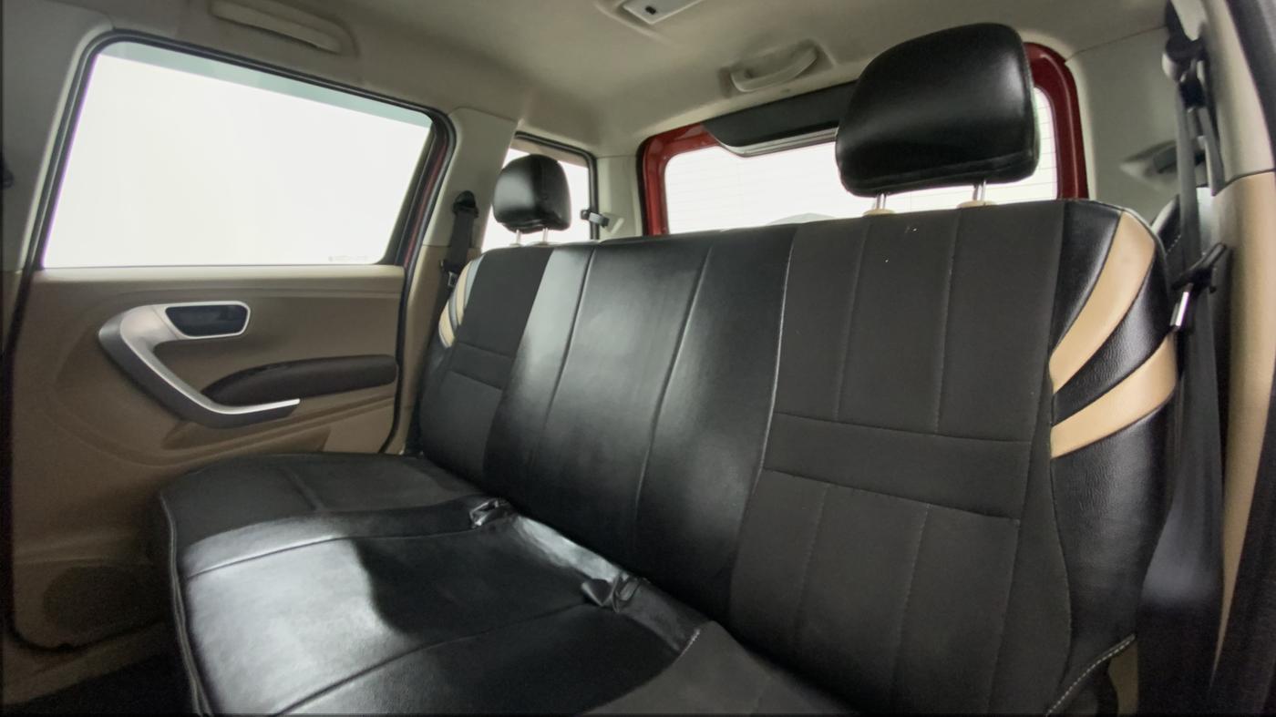 2017 Mahindra TUV300 T8 DUAL TONE, Diesel, Manual, 90,613 km, Right Side Rear Door Cabin
