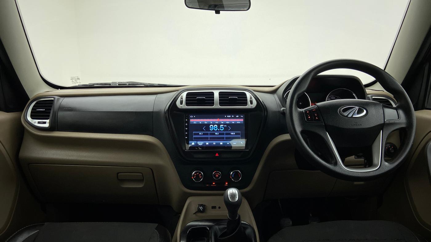 2017 Mahindra TUV300 T8 DUAL TONE, Diesel, Manual, 90,613 km, Dashboard
