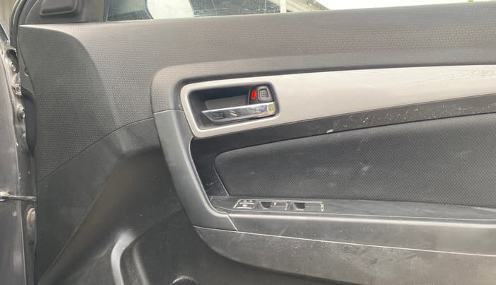 2022 Maruti BREZZA ZXI, Petrol, Manual, 65,677 km, Driver Side Door Panels Control