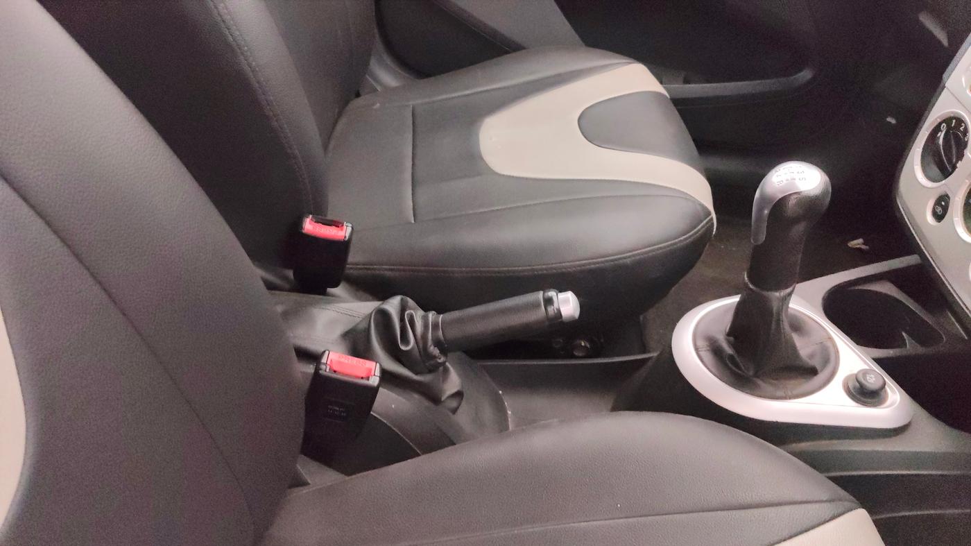 2013 Ford Figo TITANIUM 1.2 PETROL, Petrol, Manual, 26,620 km, Gear Lever