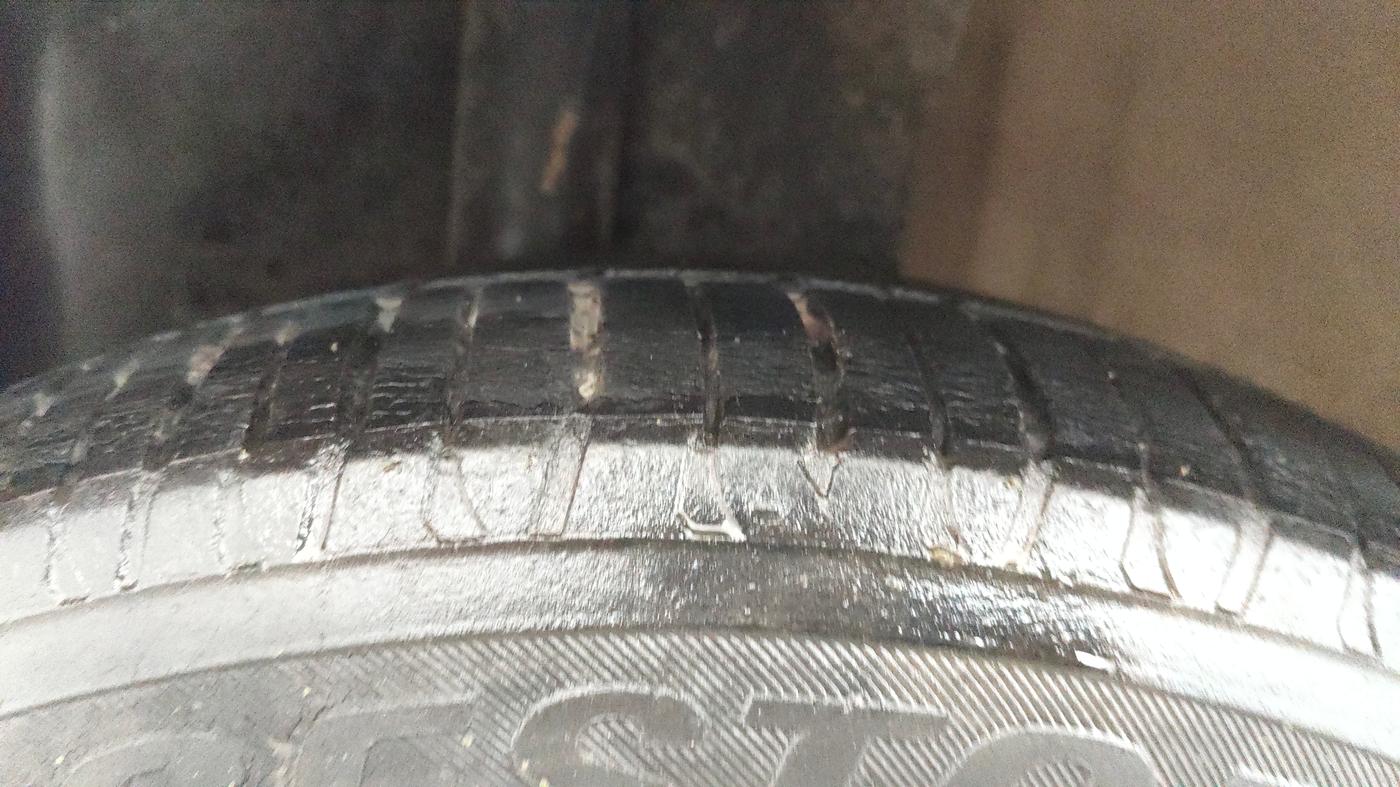 2013 Ford Figo TITANIUM 1.2 PETROL, Petrol, Manual, 26,620 km, Right Rear Tyre Tread
