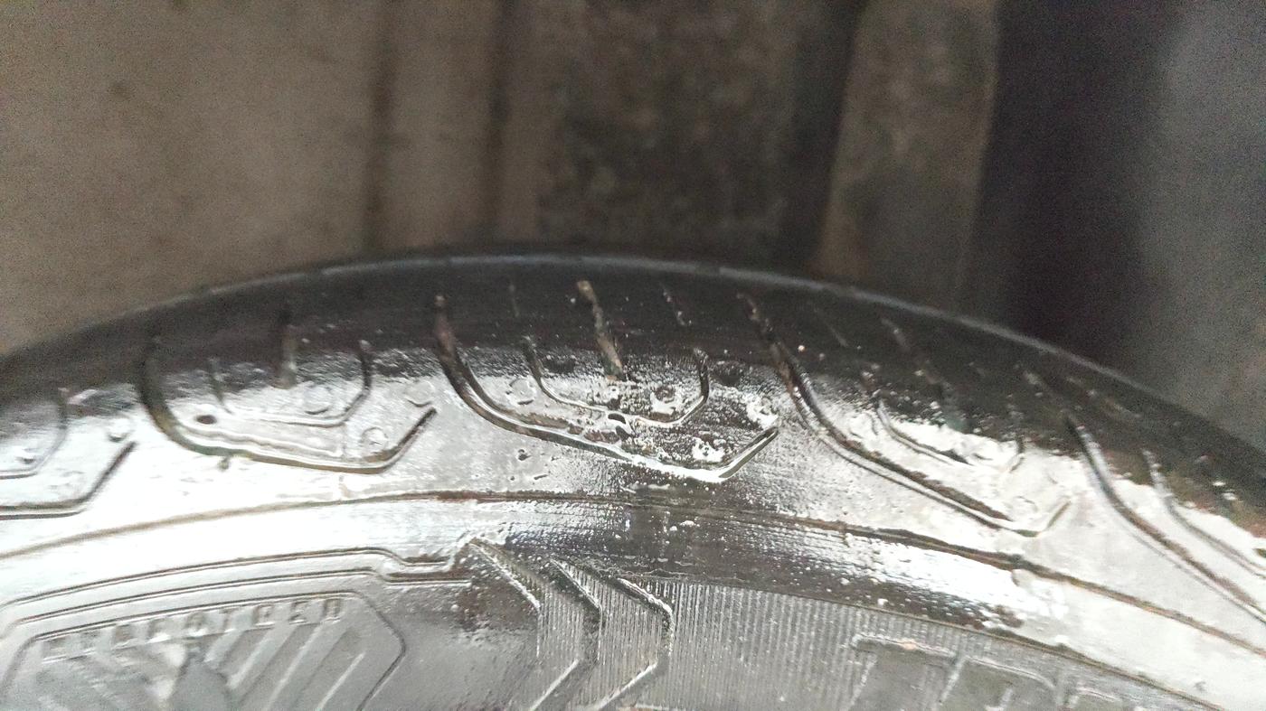 2013 Ford Figo TITANIUM 1.2 PETROL, Petrol, Manual, 26,620 km, Left Rear Tyre Tread