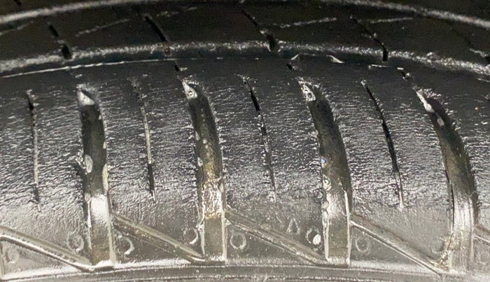 2022 Renault Kwid CLIMBER MT 1.0, Petrol, Manual, 21,549 km, Left Front Tyre Tread