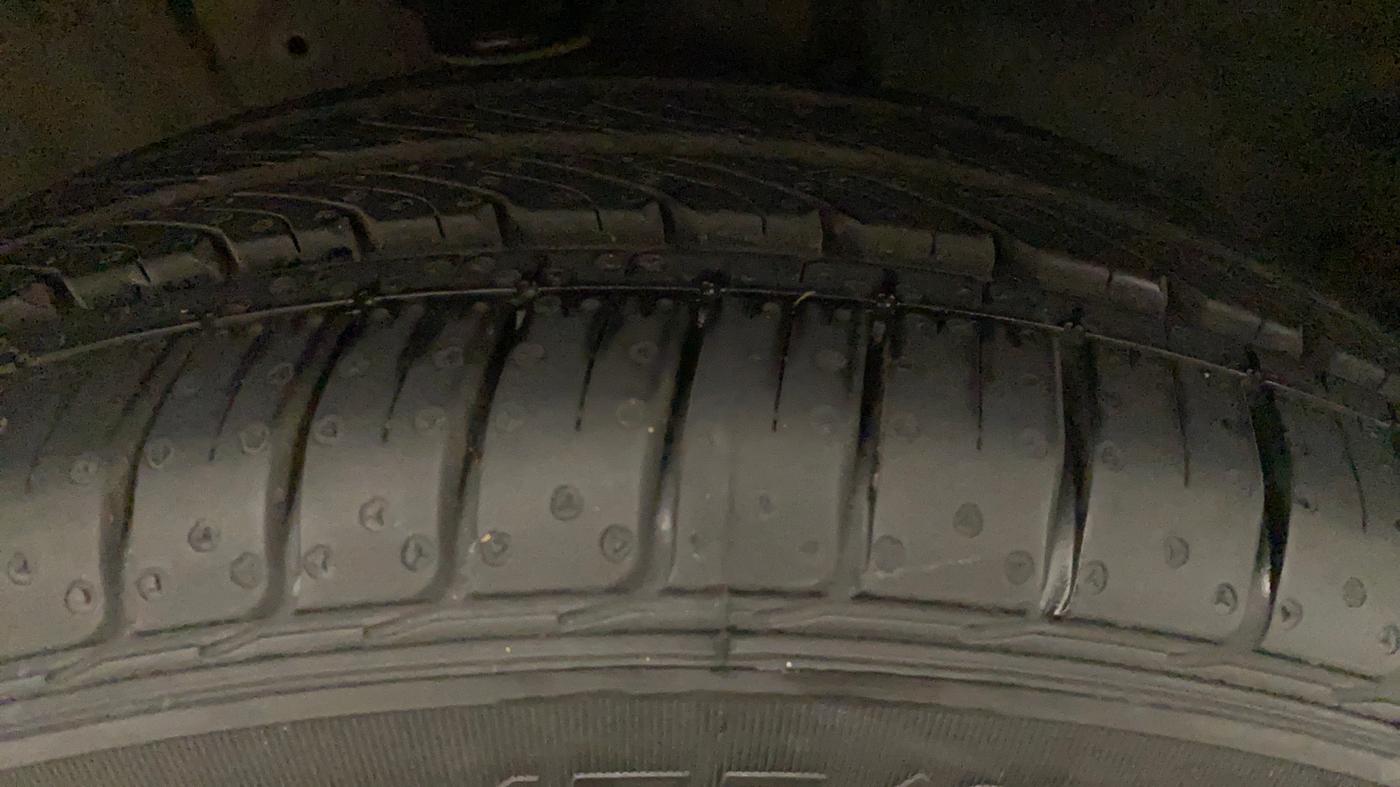 2017 Maruti IGNIS DELTA 1.2, CNG, Manual, 56,219 km, Right Front Tyre Tread