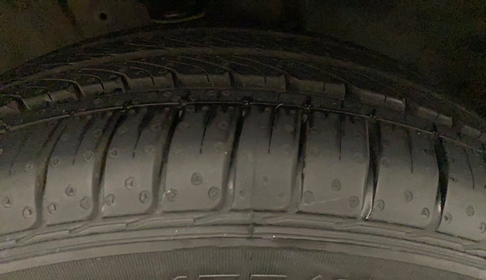 2017 Maruti IGNIS DELTA 1.2, CNG, Manual, 56,219 km, Right Front Tyre Tread