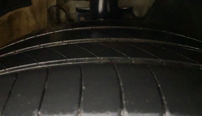 2018 Volkswagen Vento 1.2 TSI HIGHLINE PLUS AT, Petrol, Automatic, 60,751 km, Right Front Tyre Tread