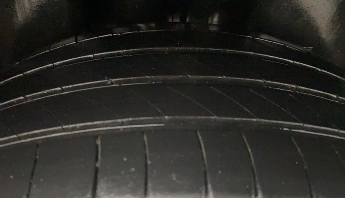 2018 Volkswagen Vento 1.2 TSI HIGHLINE PLUS AT, Petrol, Automatic, 60,751 km, Right Rear Tyre Tread