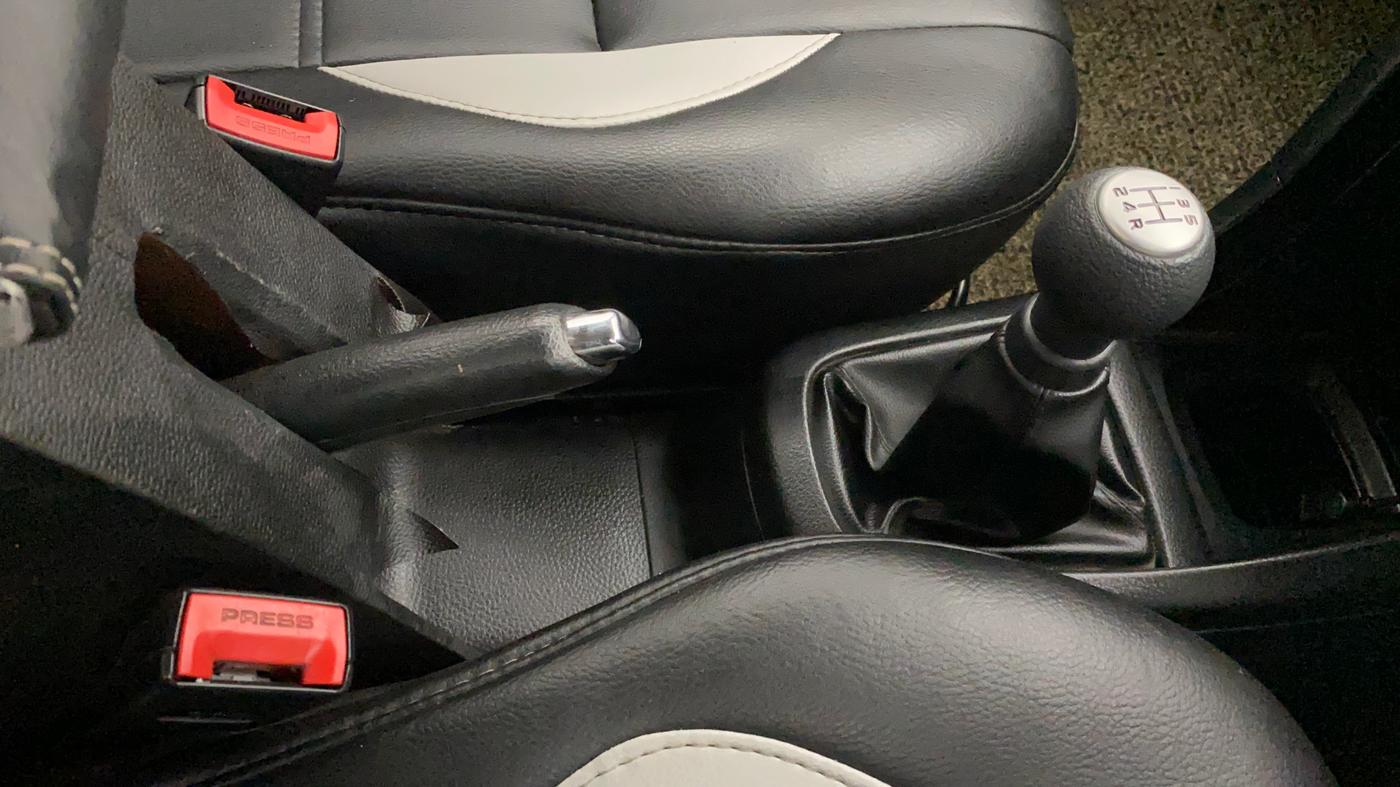 2013 Maruti Swift VXI, Petrol, Manual, 60,801 km, Gear Lever
