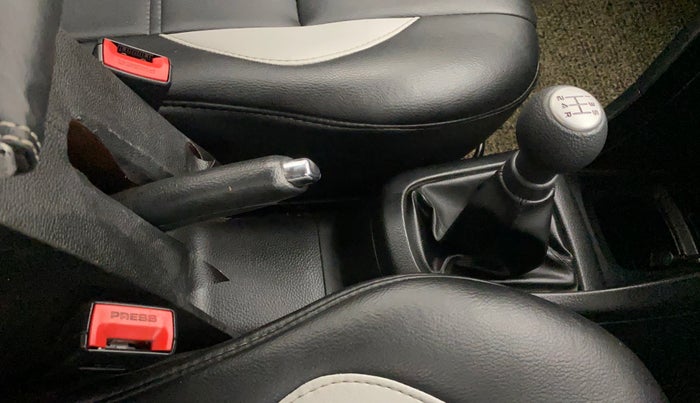 2013 Maruti Swift VXI, Petrol, Manual, 60,801 km, Gear Lever