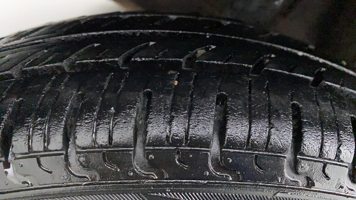 2018 Renault Kwid 1.0 RXT, Petrol, Manual, 31,995 km, Right Rear Tyre Tread