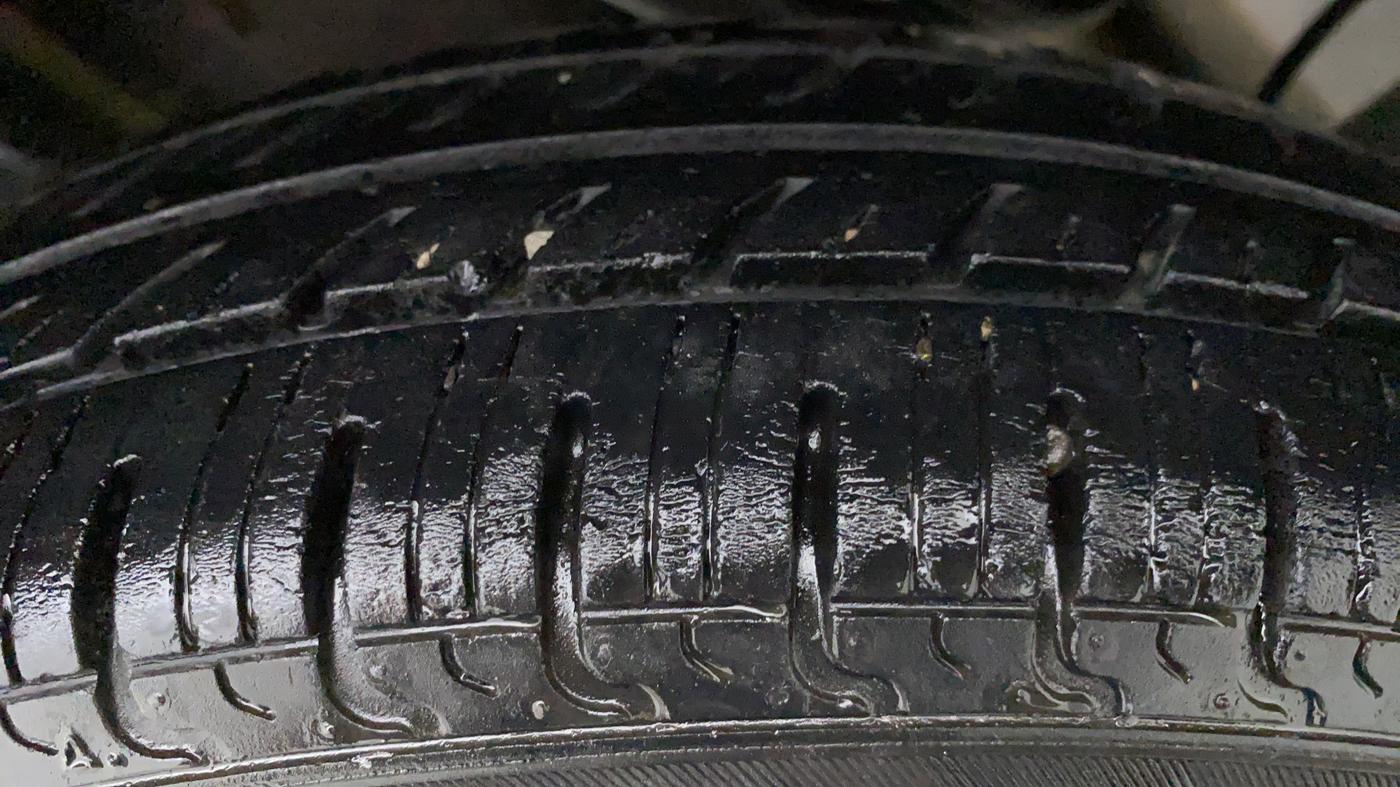 2018 Renault Kwid 1.0 RXT, Petrol, Manual, 31,995 km, Left Front Tyre Tread
