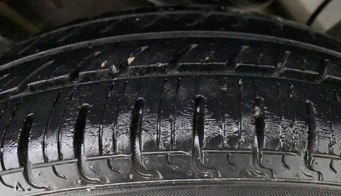 2018 Renault Kwid 1.0 RXT, Petrol, Manual, 31,995 km, Left Front Tyre Tread