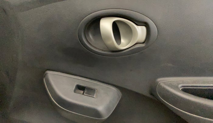 2018 Datsun Go REMIX EDITION, Petrol, Manual, 1,00,023 km, Driver Side Door Panels Control