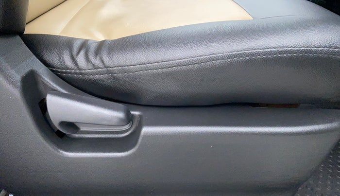 2014 Maruti Wagon R 1.0 VXI, Petrol, Manual, 39,629 km, Driver Side Adjustment Panel