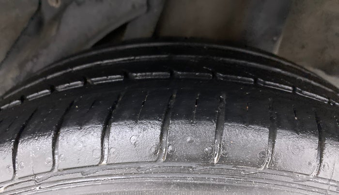 2013 Honda Amaze 1.5L I-DTEC S, Diesel, Manual, 87,589 km, Left Rear Tyre Tread