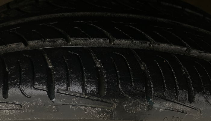 2016 Maruti Wagon R 1.0 VXI AMT, Petrol, Automatic, 61,856 km, Left Front Tyre Tread