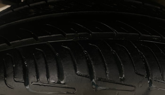2016 Maruti Wagon R 1.0 VXI AMT, Petrol, Automatic, 61,856 km, Right Rear Tyre Tread