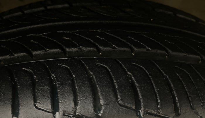 2016 Maruti Wagon R 1.0 VXI AMT, Petrol, Automatic, 61,856 km, Right Front Tyre Tread