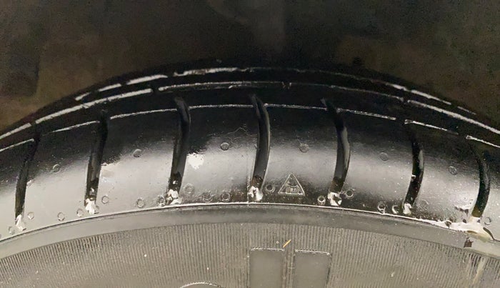 2017 Hyundai Eon MAGNA +, Petrol, Manual, 50,408 km, Left Front Tyre Tread