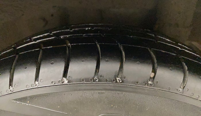 2017 Hyundai Eon MAGNA +, Petrol, Manual, 50,408 km, Left Rear Tyre Tread