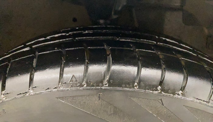 2017 Hyundai Eon MAGNA +, Petrol, Manual, 50,408 km, Right Front Tyre Tread