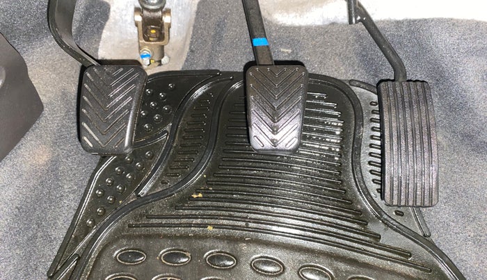 2017 Hyundai Eon MAGNA +, Petrol, Manual, 50,408 km, Pedals