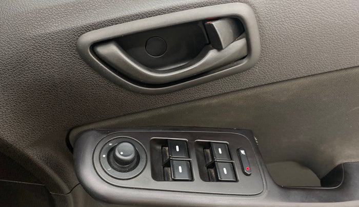 2015 Tata Bolt XMS REVOTRON, Petrol, Manual, 63,768 km, Driver Side Door Panels Control